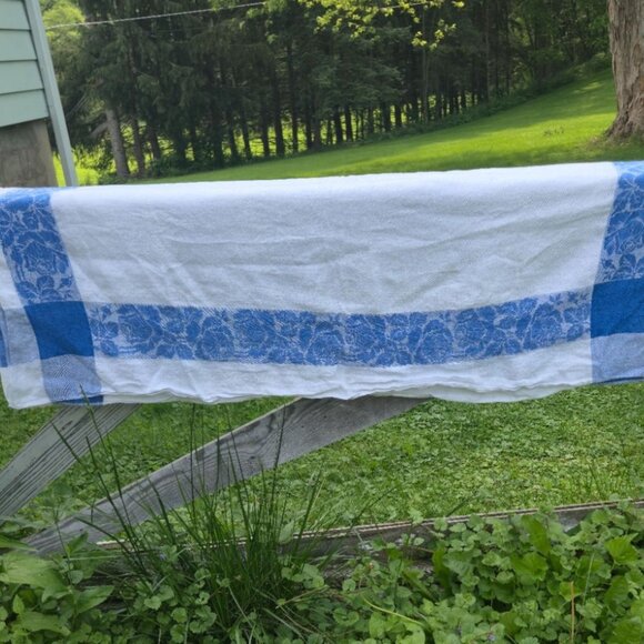 Vintage Tablecloth Floral Leaves Retro table linens Table Cloth blue white 1950s - Picture 2 of 12